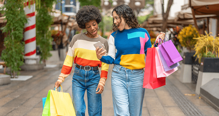 La bascule est nette. Pour découvrir de nouveaux produits, les jeunes Français s’appuient d’abord sur les contenus diffusés sur les réseaux sociaux